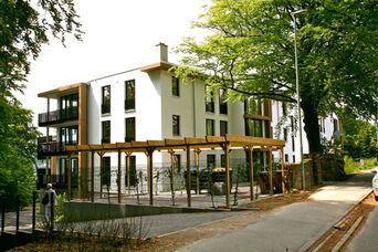 Neubau von 3 Villen in Hanglage am Wasser mit 29 WE in Kiel <br>Bauzeit: 11|2012 - 01|2014 <br>Leistungsspektrum: HOAI Phase: 1-8