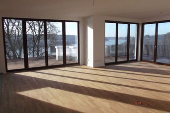 Neubau von 3 Villen in Hanglage am Wasser mit 29 WE in Kiel <br>Bauzeit: 11|2012 - 01|2014 <br>Leistungsspektrum: HOAI Phase: 1-8